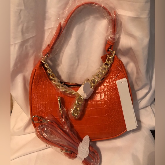 Aqua shoulder bag in orange the bag can also be worn as a crossbody. - Picture 6 of 7